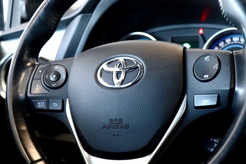 Toyota Auris 1.8 (100kW) FWD AT